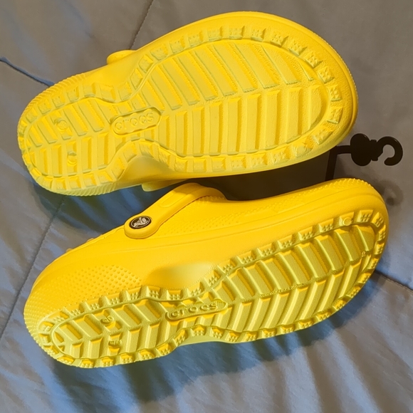 Crocs Lined Classic Clogs, Lemon - Picture 4 of 8